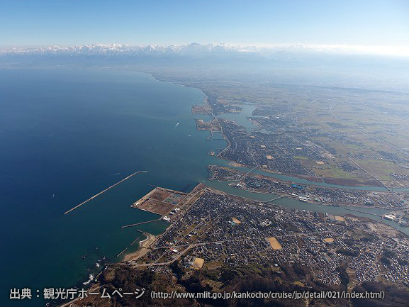 富山港外観